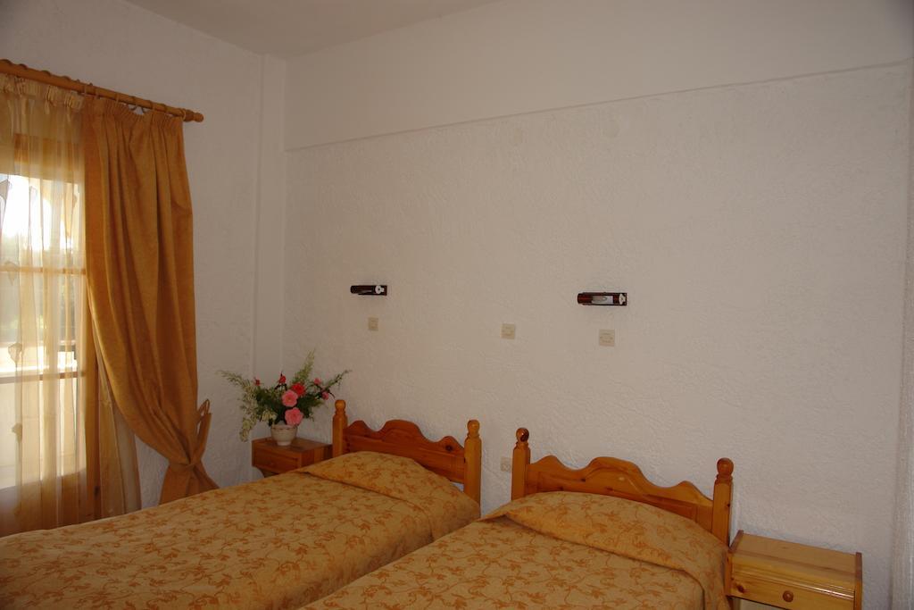 Prasoudopetra Aparthotel Agios Matthaios  Luaran gambar