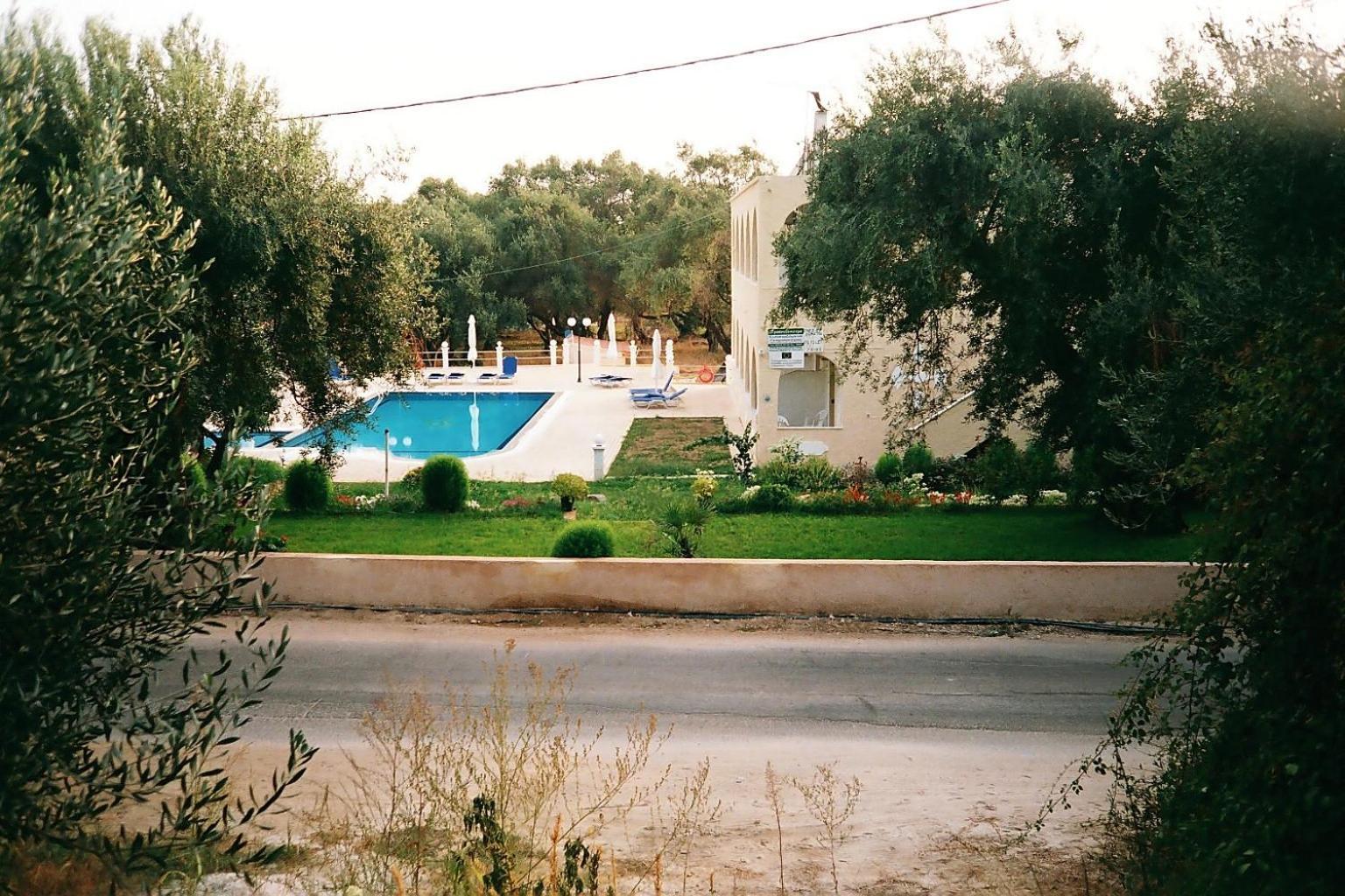 Prasoudopetra Aparthotel Agios Matthaios  Luaran gambar